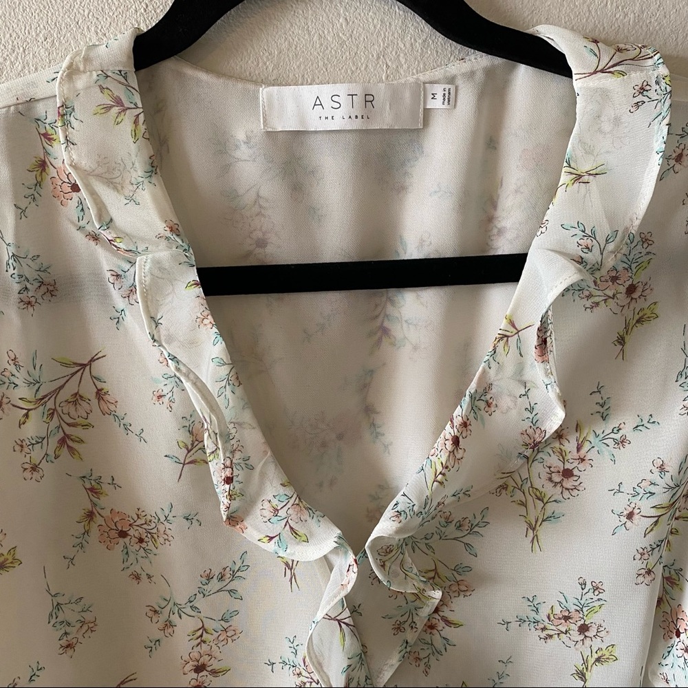 ASTR The Label Ruffle Top - Picture 2 of 8